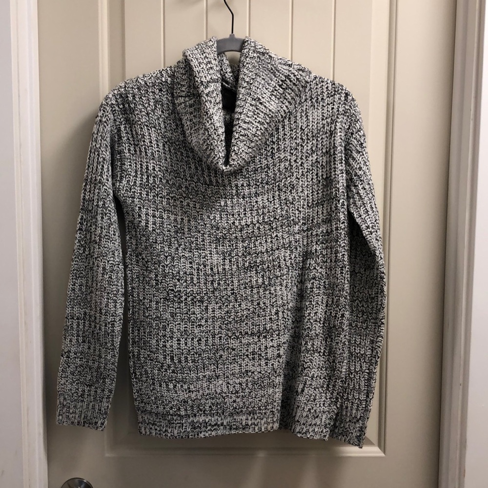 Madison Lilly Sweater (M)